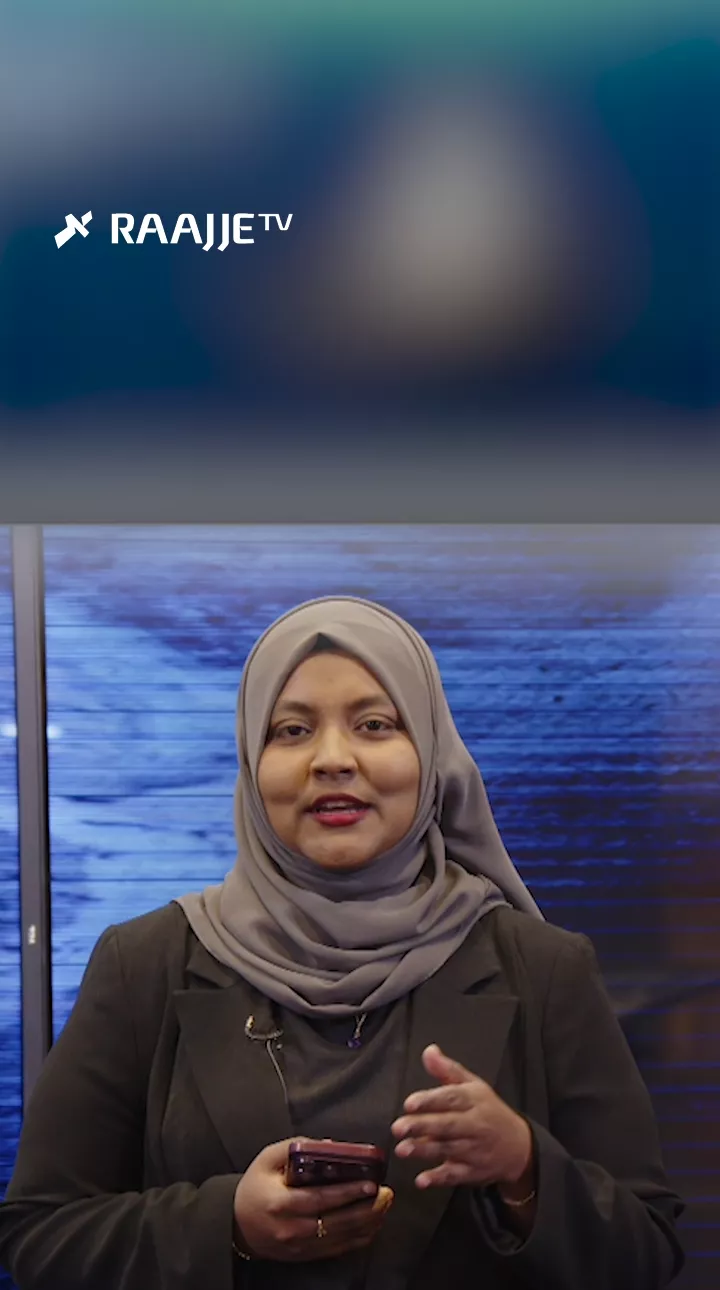 އިވްނިންގ ޓީ: އިދިކޮޅަށް ރިޔާ ނަގާފައި ދުއްވާފައި ދާ އޮޑިއެއްގެ ފޮޓޯއާއެކު ގައުމީ ދުވަހުގެ ތަހުނިޔާ ކިޔައިފި